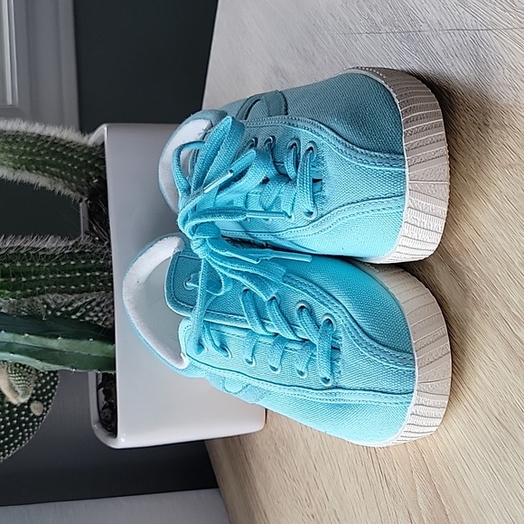 Tretorn Nylite shoes NWOT - Picture 3 of 8